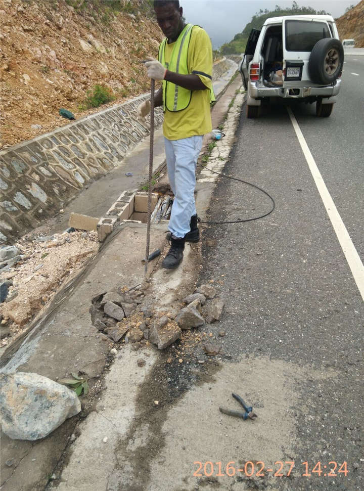 牙买加高速太阳能路灯及监控立柱出口