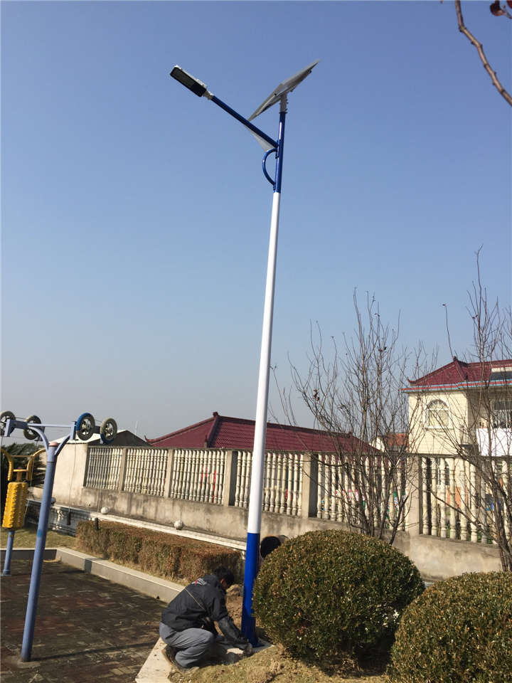 上海崇明岛新农村太阳能路灯建设