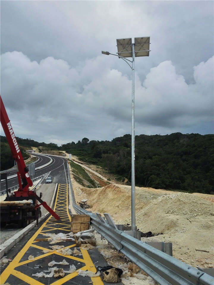 牙买加高速太阳能路灯及监控立柱出口